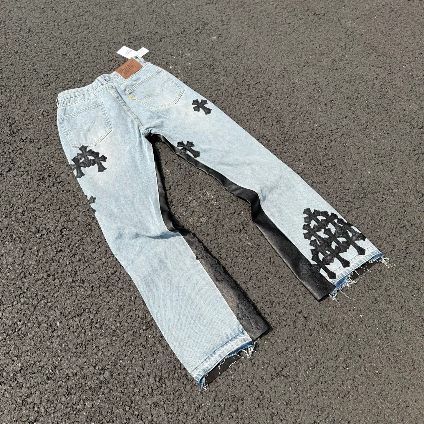#8148 P290💰 Independent GALLERY DEPT. Vintage multi-leather splicing black leather cross loose washed flared jeans - truly restore the ultimate texture of Vintage - original hardware accessories washed and other elevators, QR code analysis are all purchased from the original factory, high degree of restoration, you are welcome to compare with a certain product ~ - three-dimensional version Loose and comfortable, not picky about the figure, tall and slim, factory Seiko, original factory quality control, same style for men and women, can be matched with couples, versatile recommendation Essential jeans for all seasons - sizes: 28 30 32 34 36